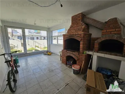Villa Adaptée à Espace Commercial/Salle d'Événements à Bragadiru avec 5 Places de Parking - foto 5
