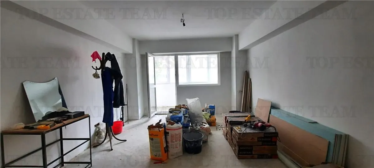 Three-Bedroom Apartment, First Floor, 1 Mai Square, Ion Mihalache - foto 1