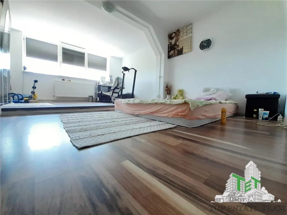 Villa de 4 Dormitorios Amueblada en Domnesti - foto 8