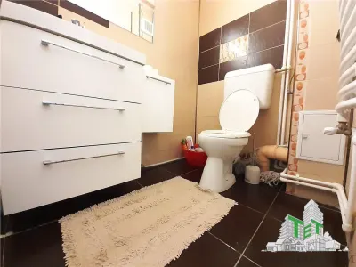 Villa de 4 Dormitorios Amueblada en Domnesti - foto 10