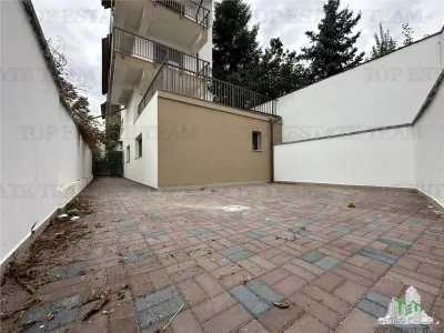 2-Bedroom Apartment with Private Courtyard for Sale in Damaroaia - foto 2