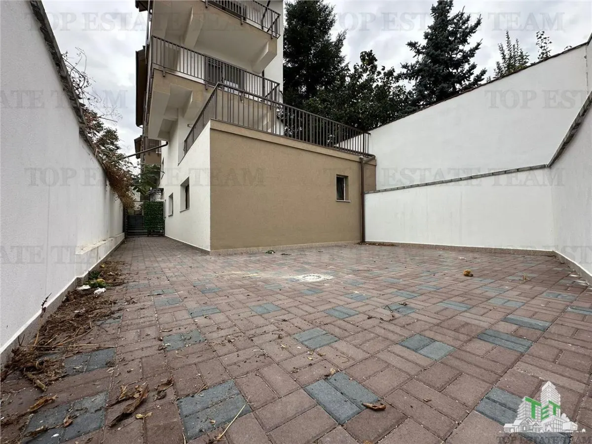 2-Bedroom Apartment with Private Courtyard for Sale in Damaroaia - foto 2