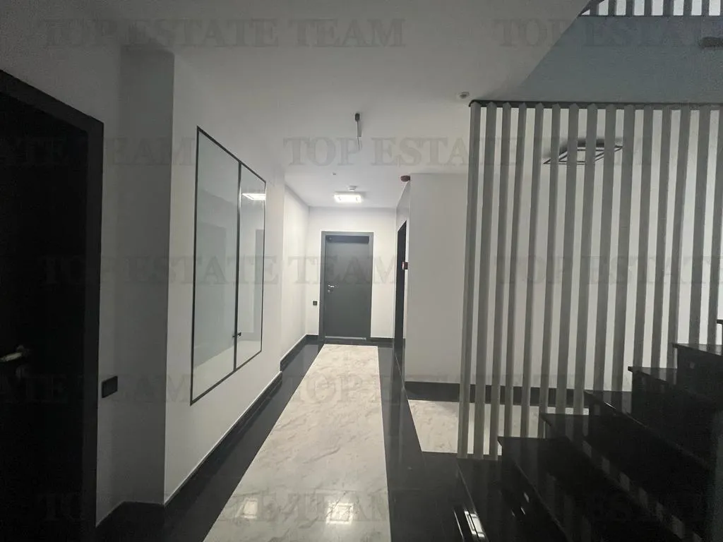 Three-Bedroom Apartment with Terrace, Piata Unirii - foto 2