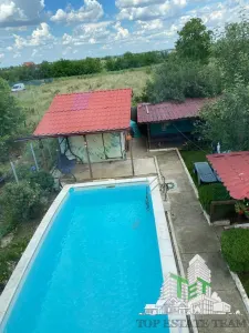 6-Bedroom Villa with Swimming Pool, 20 Minutes from Bucharest - foto 12
