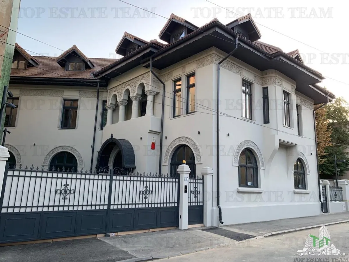 Fully Restored Brâncovenesc Villa – Elegance, Heritage & Modern Amenities - foto 1