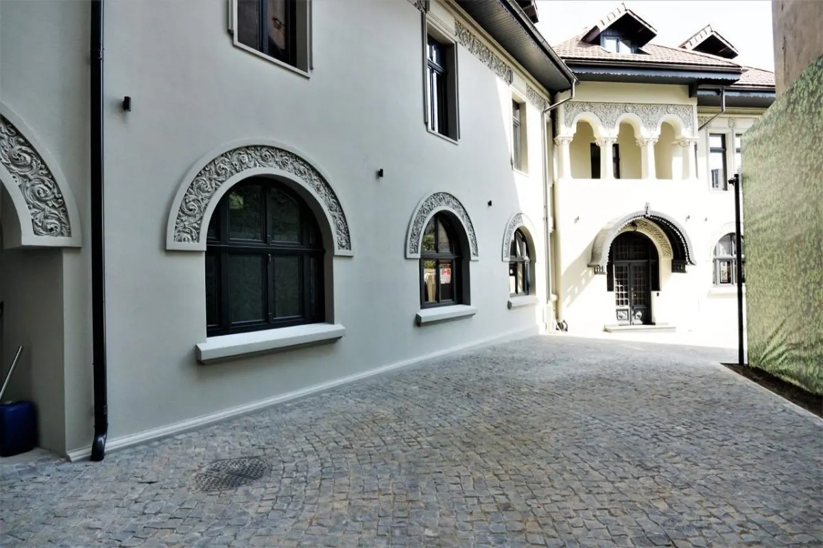 Fully Restored Brâncovenesc Villa – Elegance, Heritage & Modern Amenities - foto 11