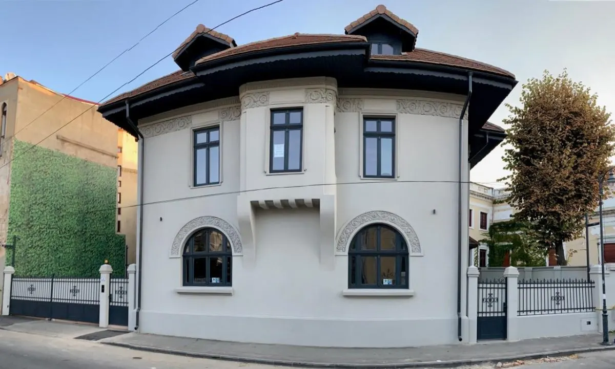 Fully Restored Brâncovenesc Villa – Elegance, Heritage & Modern Amenities - foto 12