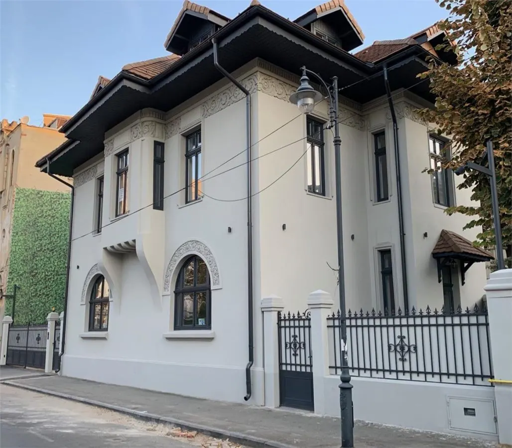Fully Restored Brâncovenesc Villa – Elegance, Heritage & Modern Amenities - foto 13