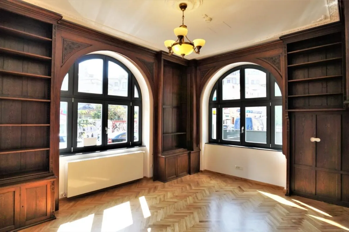 Fully Restored Brâncovenesc Villa – Elegance, Heritage & Modern Amenities - foto 3