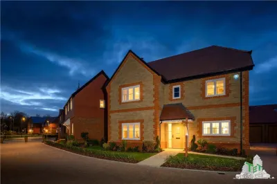 3-Bedroom House, Abbey Barn Park, Deangarden Reach, United Kingdom - Londra