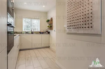 3-Bedroom House, Abbey Barn Park, Deangarden Reach, United Kingdom - foto 6