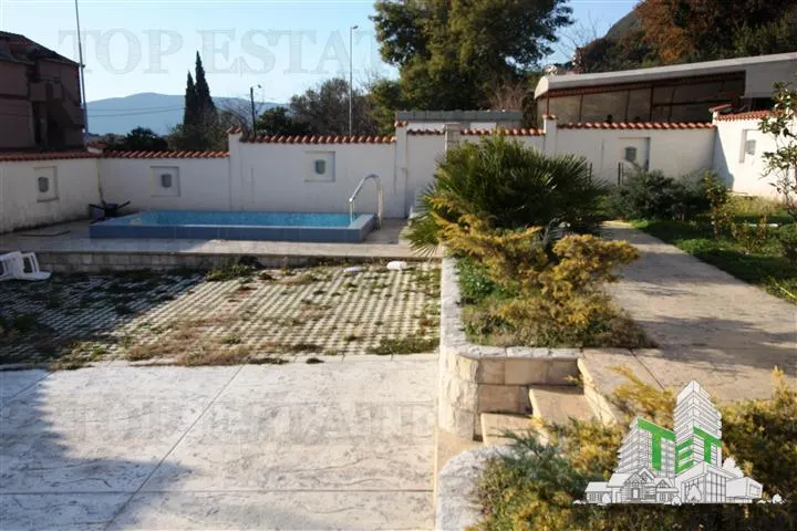 Apartamento en Venta en Herceg-Novi, Montenegro - foto 1