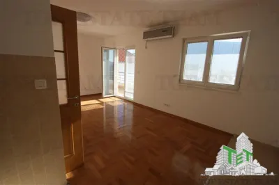 Apartamento en Venta en Herceg-Novi, Montenegro - foto 6