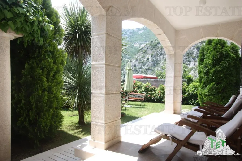 Villa en Venta en Kotor, Montenegro - foto 2