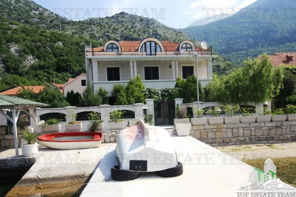 Villa en Venta en Kotor, Montenegro - foto 12