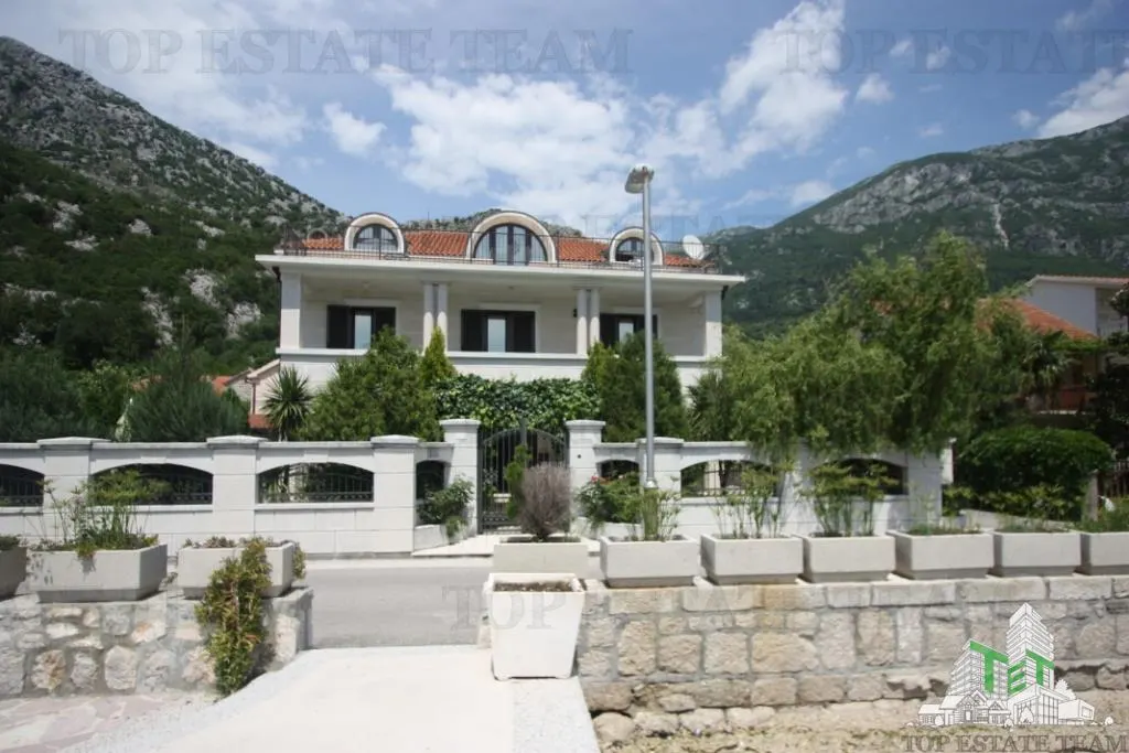Villa en Venta en Kotor, Montenegro - foto 18