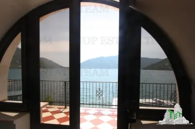 Villa en Venta en Kotor, Montenegro - foto 4