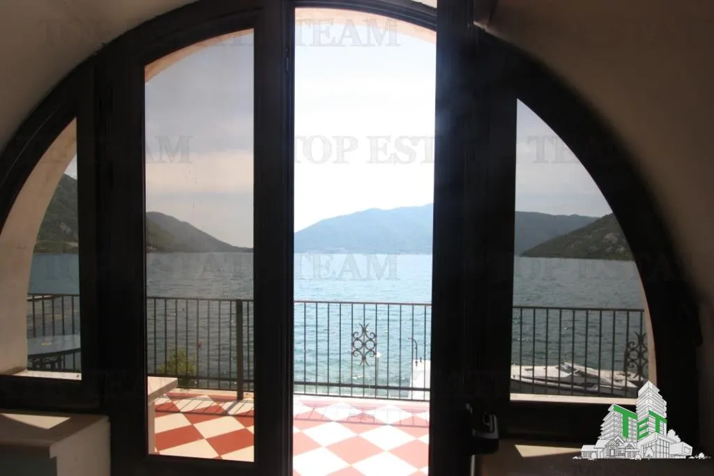 Villa en Venta en Kotor, Montenegro - foto 4