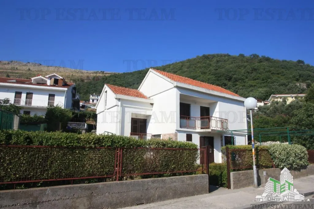 Villa en Venta en Budva, Montenegro - foto 1