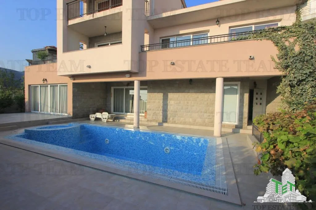 Villa en Venta en Budva, Montenegro - foto 4