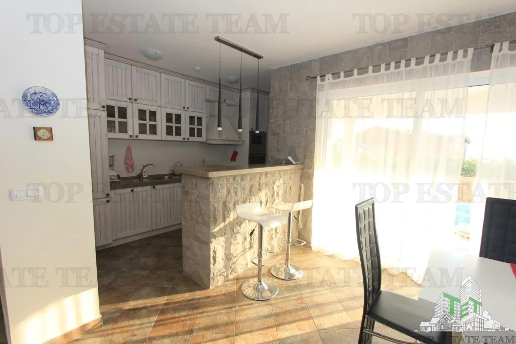 Villa en Venta en Budva, Montenegro - foto 9