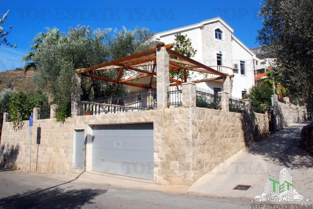 Villa en Venta en Budva, Montenegro - foto 1