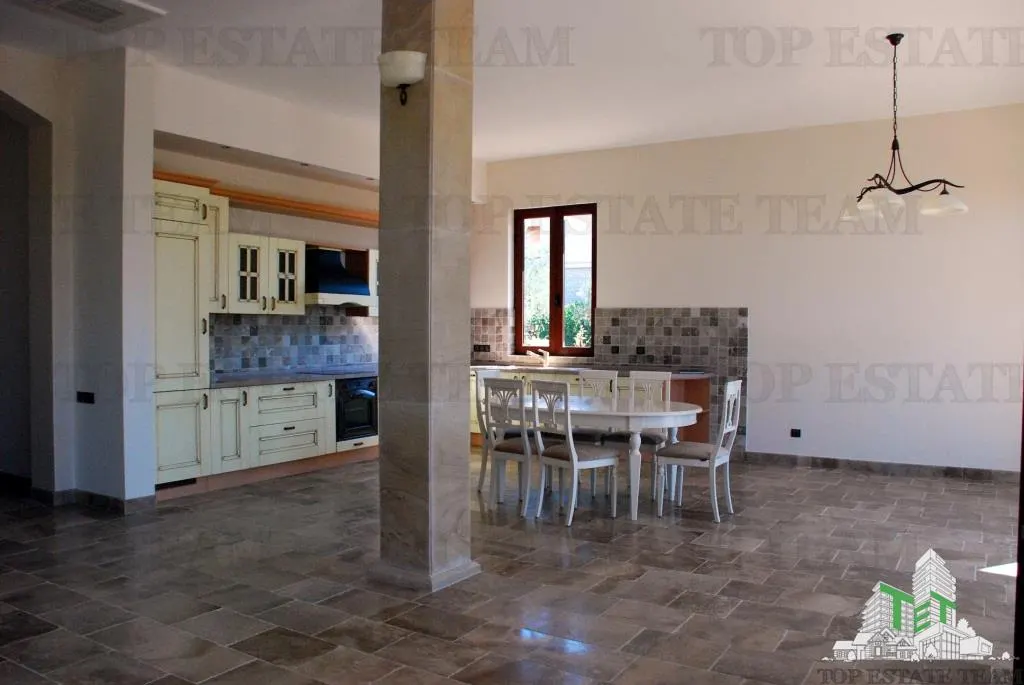 Villa en Venta en Budva, Montenegro - foto 2