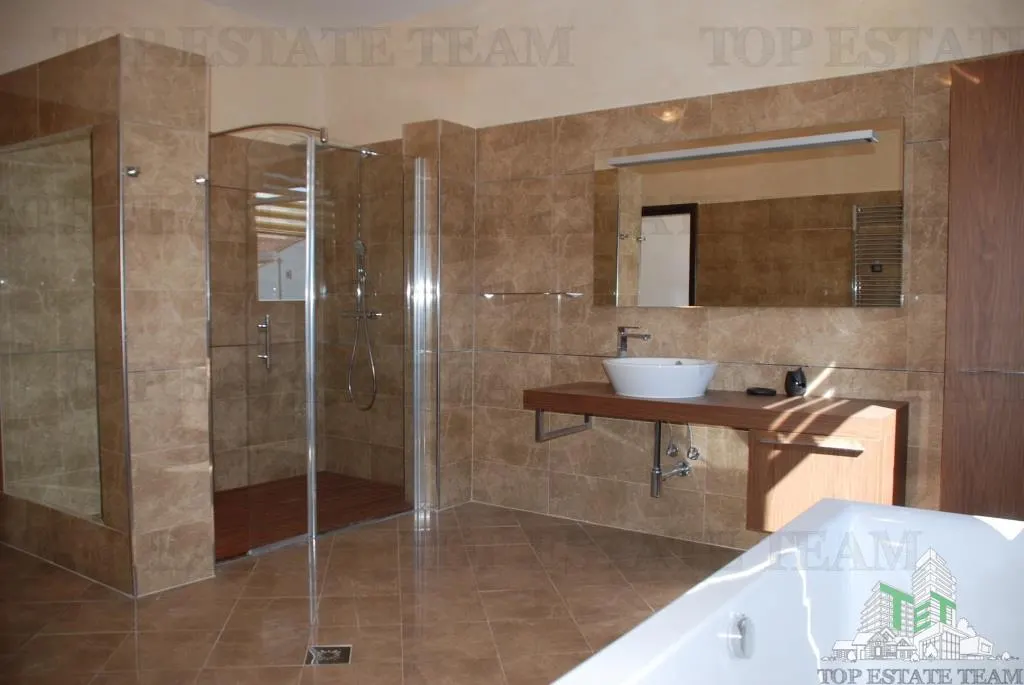 Villa en Venta en Budva, Montenegro - foto 6