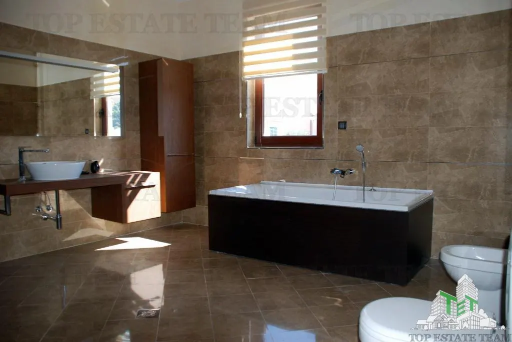 Villa en Venta en Budva, Montenegro - foto 7