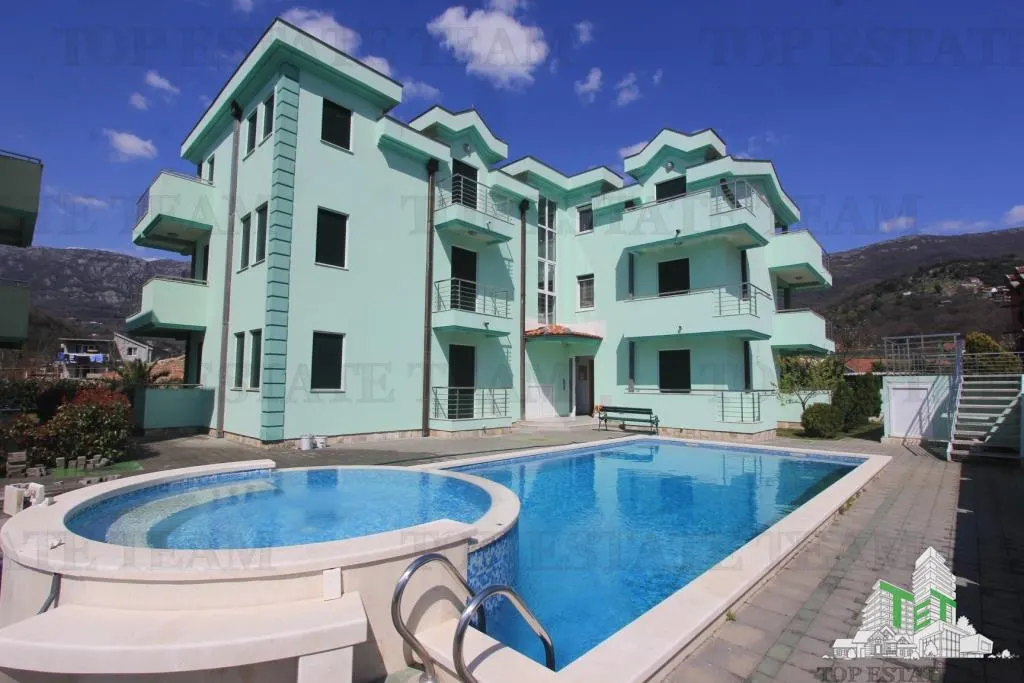 Apartment for Sale in Herceg-Novi, Montenegro - foto 1