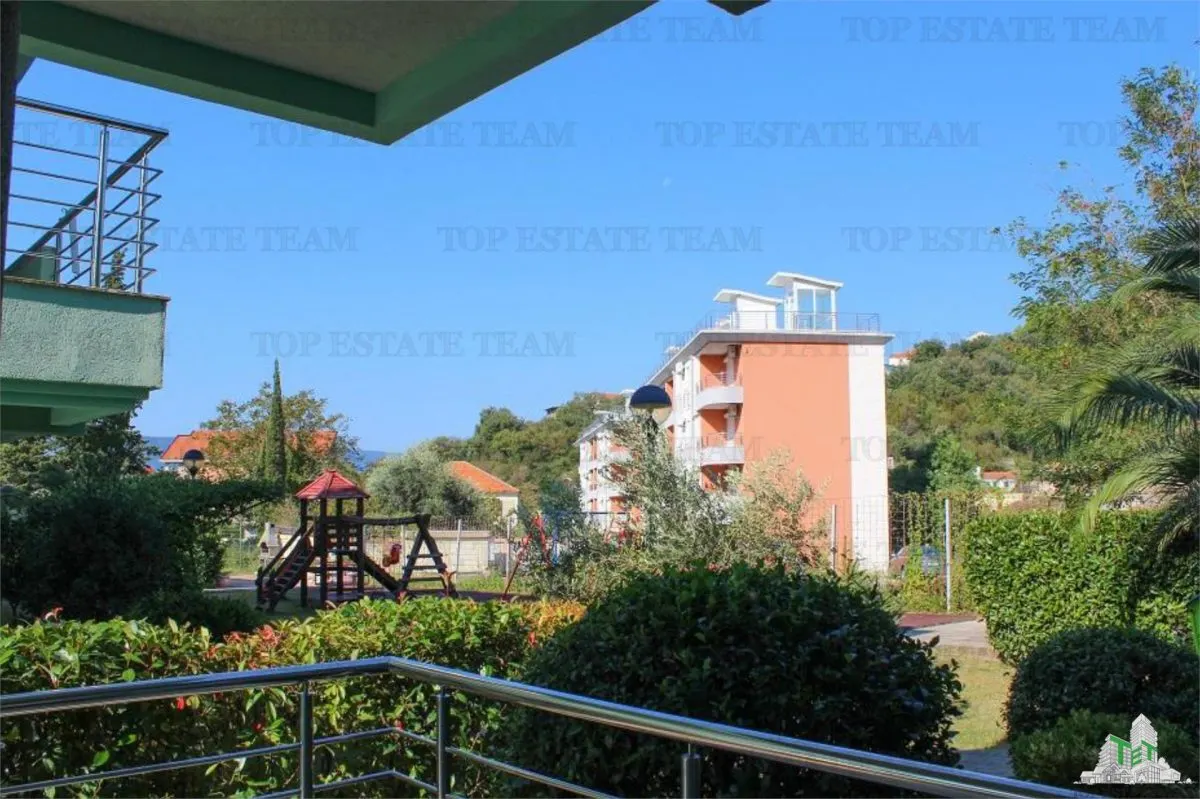 Apartment for Sale in Herceg-Novi, Montenegro - foto 4