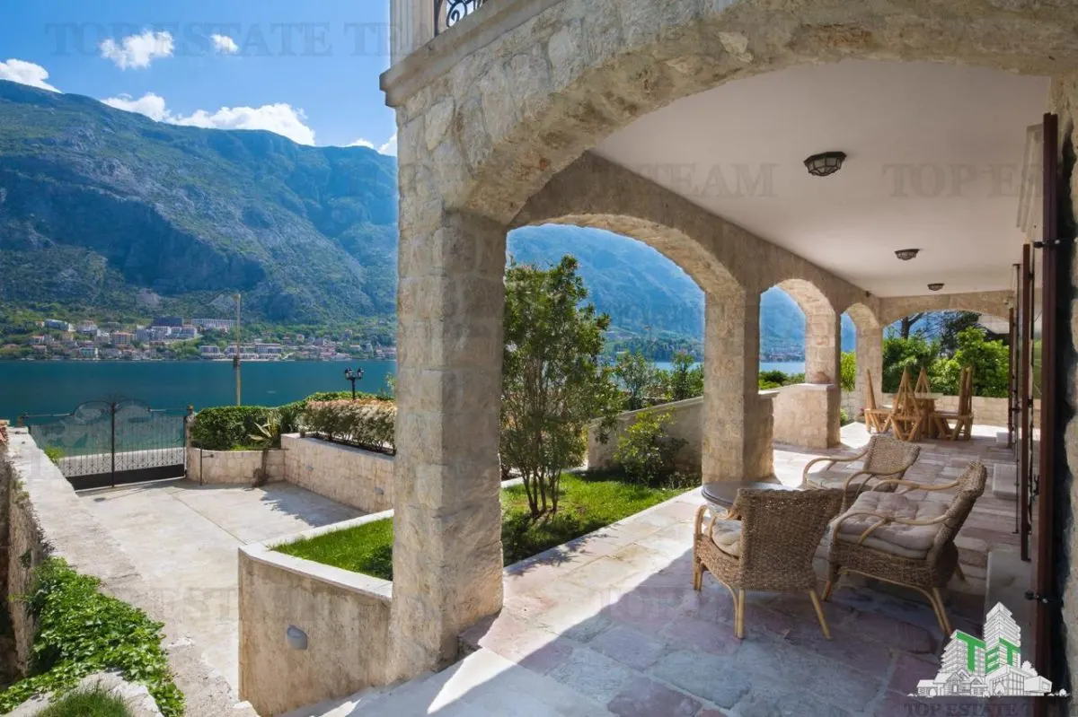 Villa for Sale in Kotor, Montenegro - foto 2