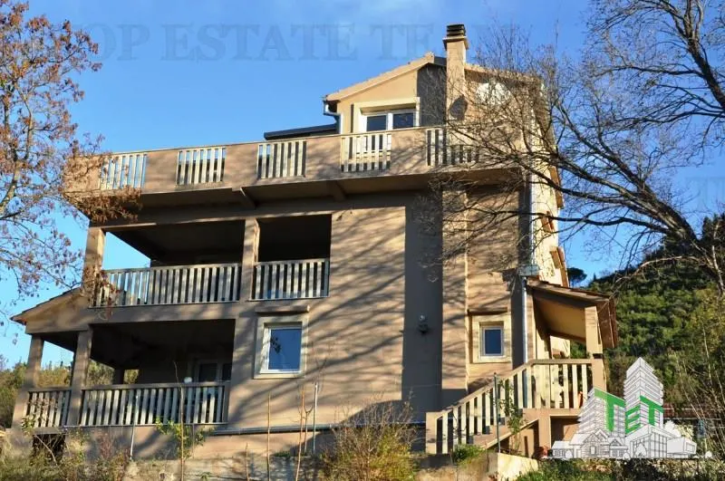 Villa en Venta en Herceg-Novi, Montenegro - foto 1