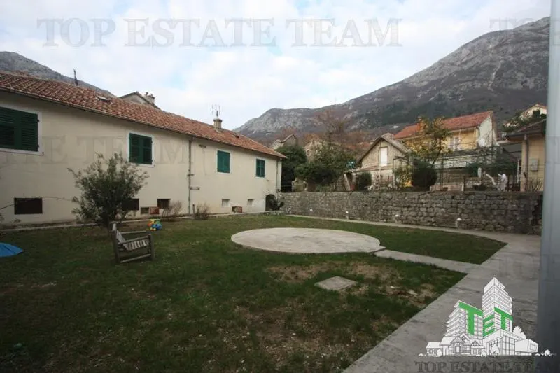 Villa en Venta en Kotor, Montenegro - foto 1