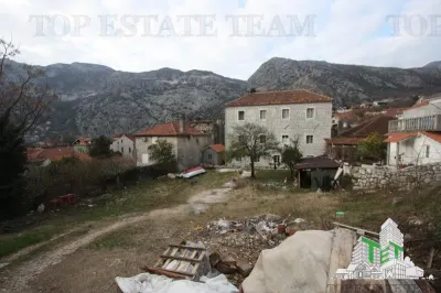 Villa en Venta en Kotor, Montenegro - foto 2