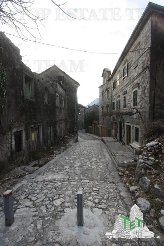 Villa en Venta en Kotor, Montenegro - foto 4