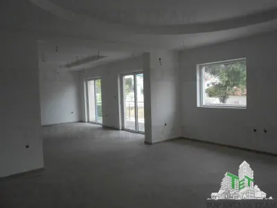 Villa en Venta en Kotor, Montenegro - foto 4