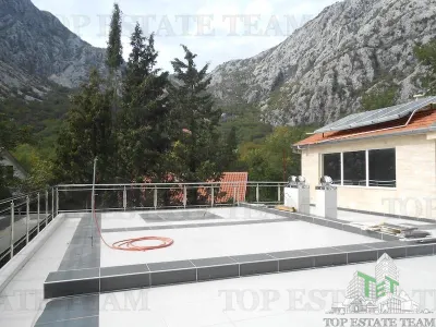 Villa en Venta en Kotor, Montenegro - foto 8