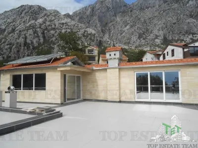 Villa en Venta en Kotor, Montenegro - foto 9