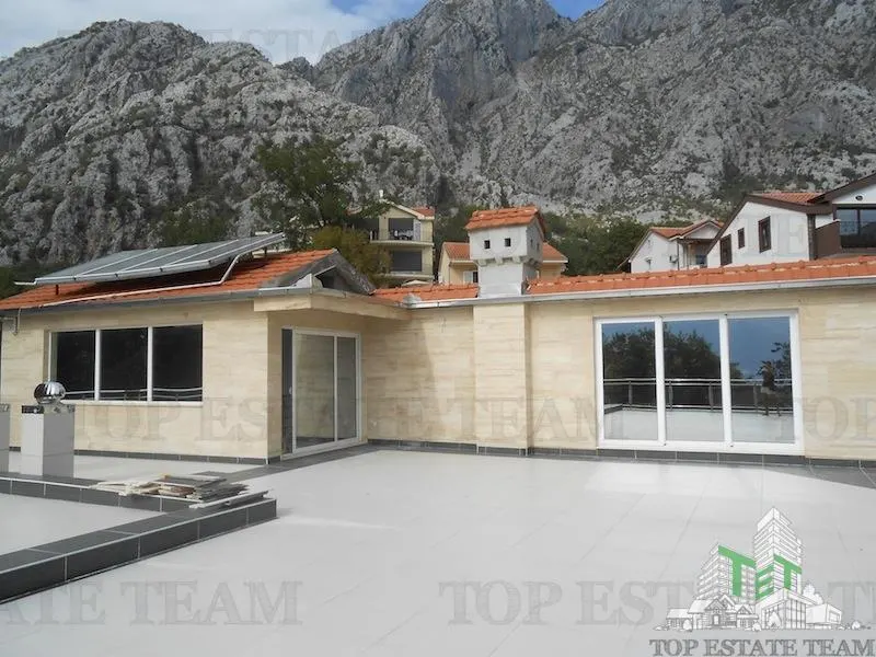 Villa en Venta en Kotor, Montenegro - foto 9