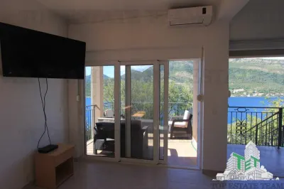 Villa en Venta en Tivat, Montenegro - foto 4