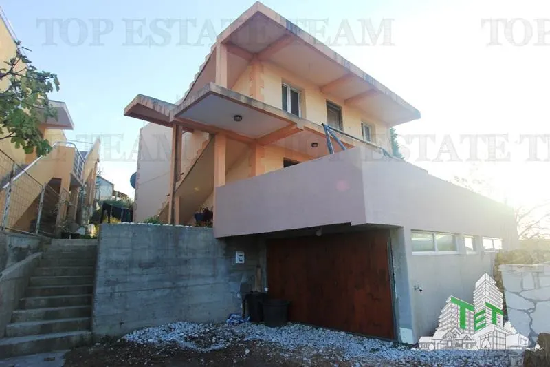 Villa en Venta en Bar, Montenegro - foto 1