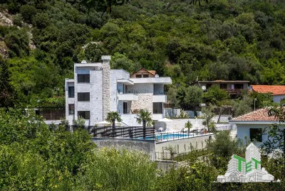 Villa for Sale in Herceg-Novi, Montenegro - foto 13