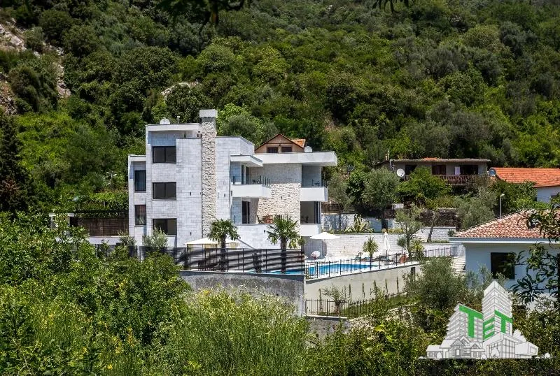Villa for Sale in Herceg-Novi, Montenegro - foto 13