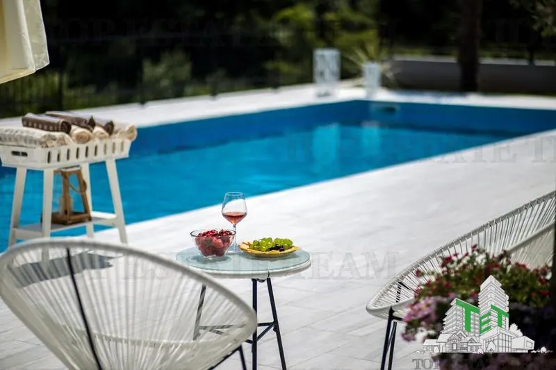 Villa for Sale in Herceg-Novi, Montenegro - foto 4
