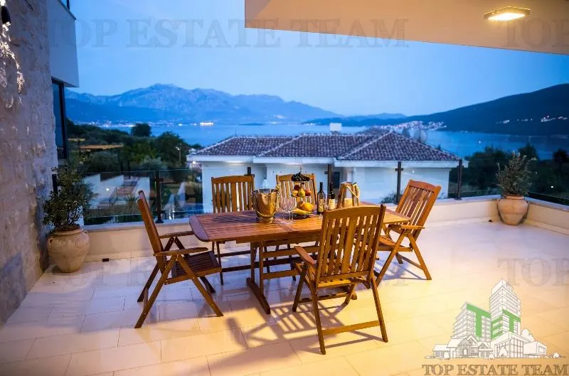 Villa for Sale in Herceg-Novi, Montenegro - foto 8