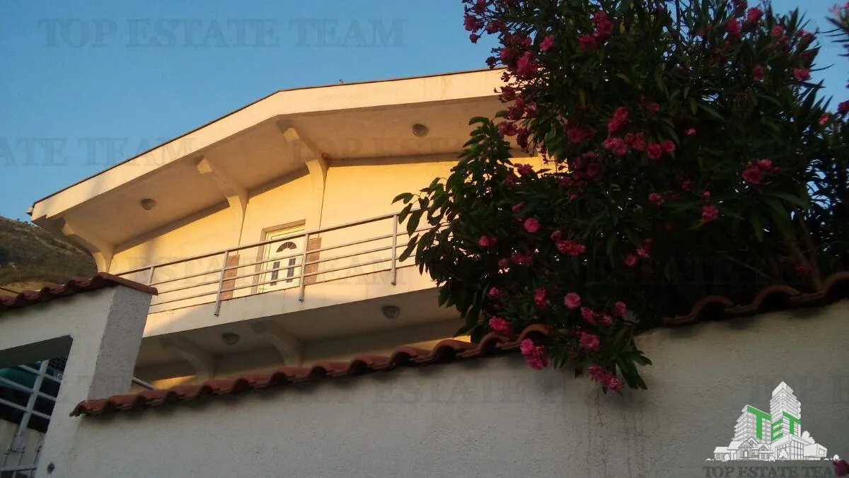 Villa en Venta en Bar, Montenegro - foto 2