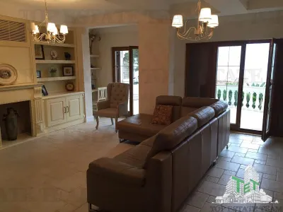 Villa en Venta en Bar, Montenegro - foto 5