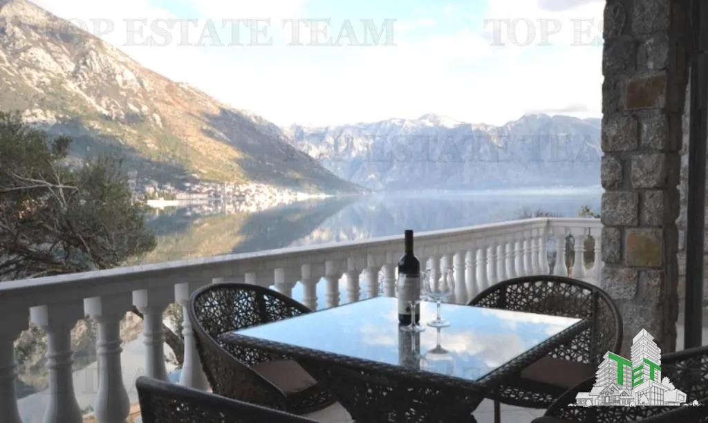 Villa en Venta en Kotor, Montenegro - foto 3