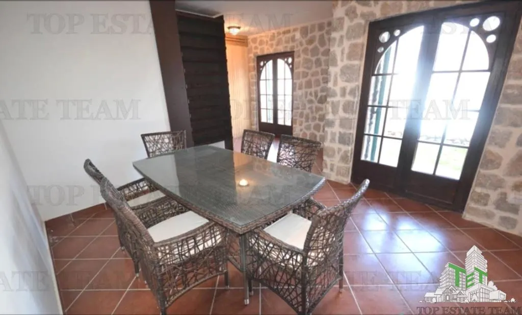 Villa en Venta en Kotor, Montenegro - foto 5